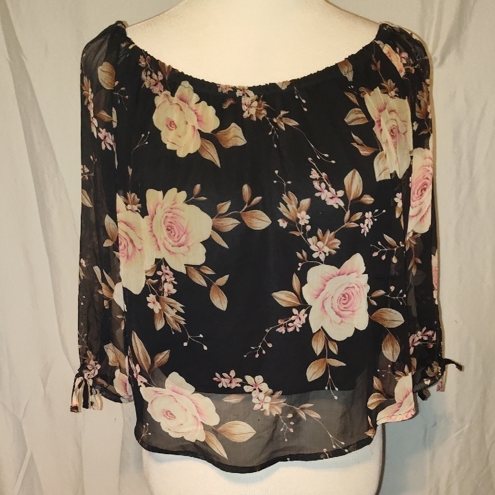 American Eagle Floral and Chiffon Off the shoulder 3/4 sleeve crop top sizeS